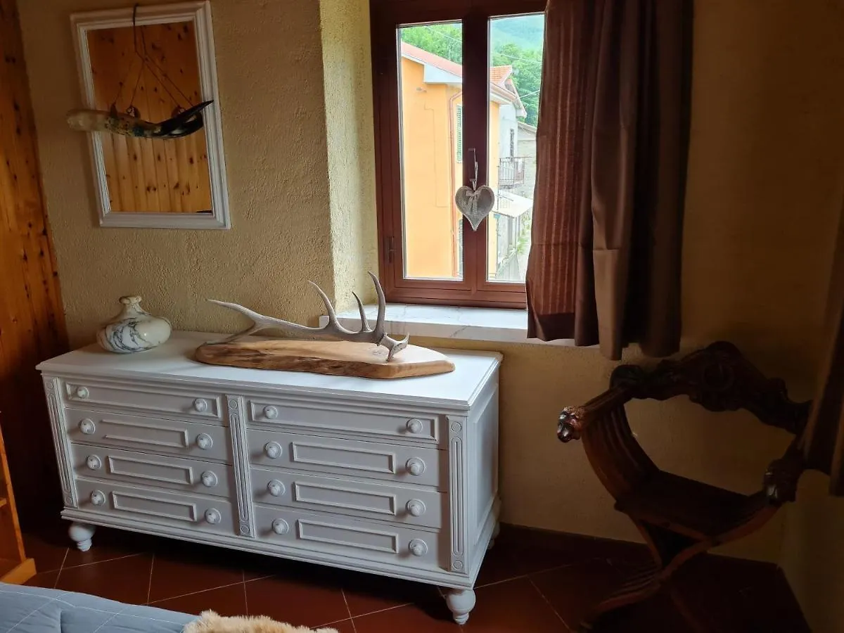 DA ERCOLE casa vacanze di lusso con giardino, piscina e idromassaggio. Vigneta