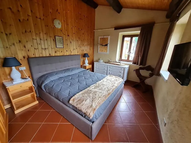 DA ERCOLE casa vacanze di lusso con giardino, piscina e idromassaggio. Vigneta